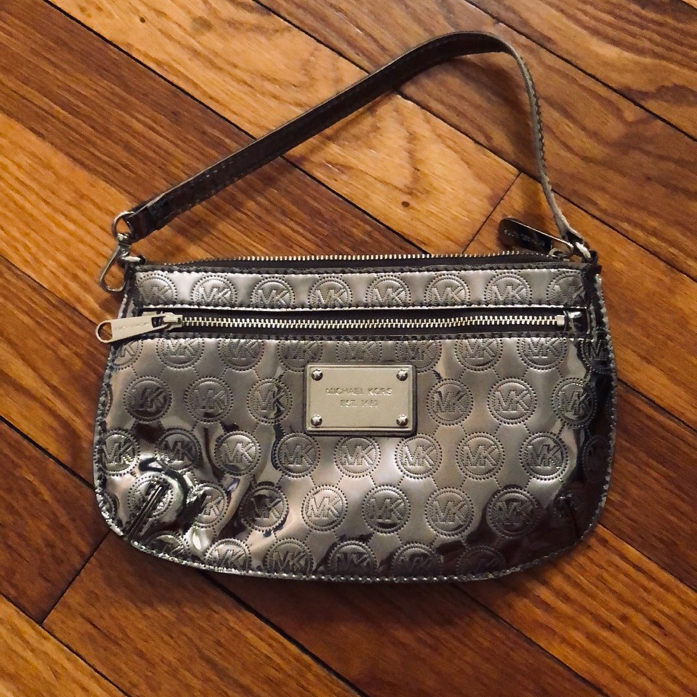 PRICE DROP ⬇️ Silver Michael Kors Bag